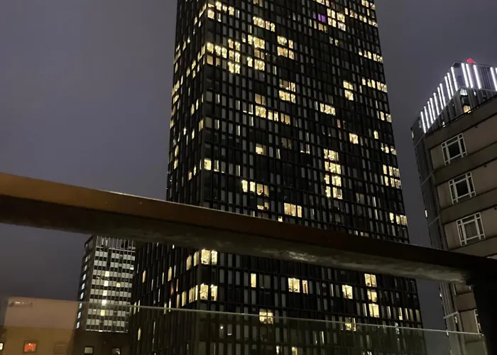 Central Birmingham Location Near Icc, With Balcony, Wifi, Parking And Smart Tv
