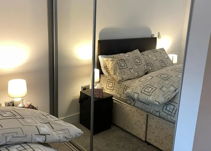 Central Birmingham Location Near Icc, With Balcony, Wifi, Parking And Smart Tv