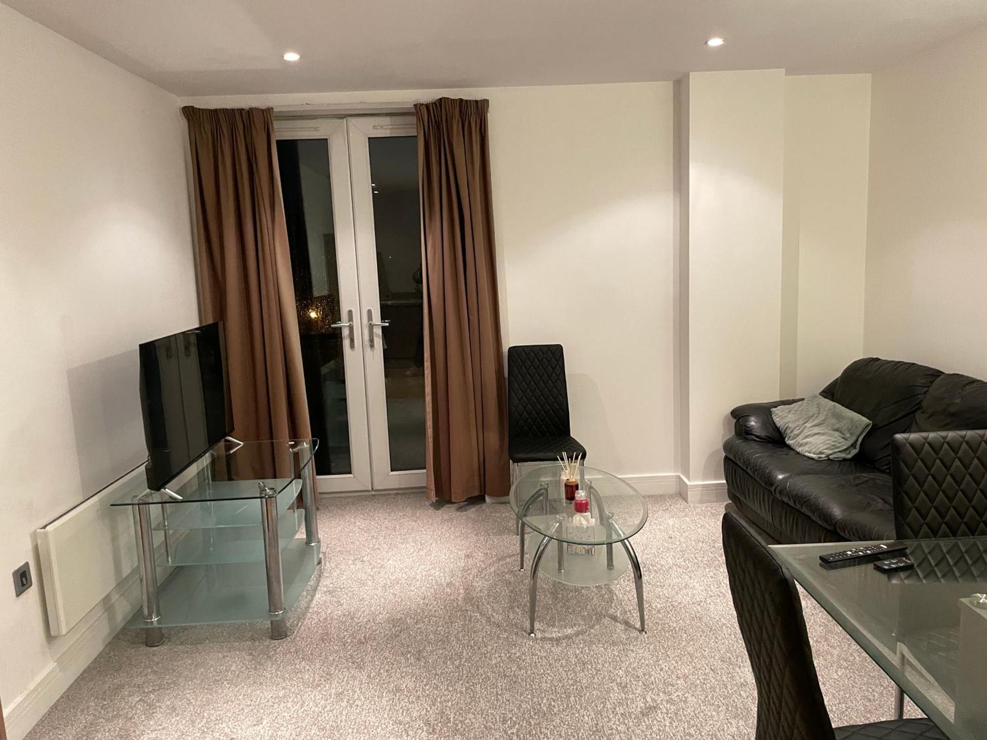Location Near Icc, With Balcony, Wifi, Parking And Smart Tv Apartment *
